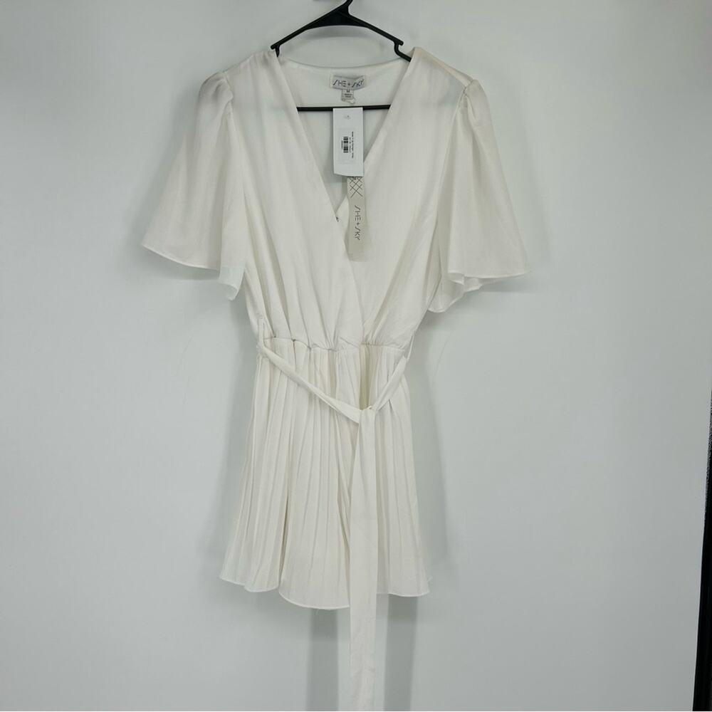NWT She‎ + Sky White Flutter Sleeve Make It Up Romper Size Medium